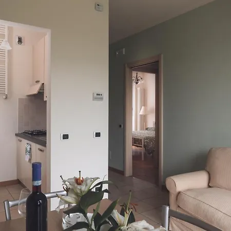 La Torre Dei Vigneti Διαμέρισμα Άλμπα